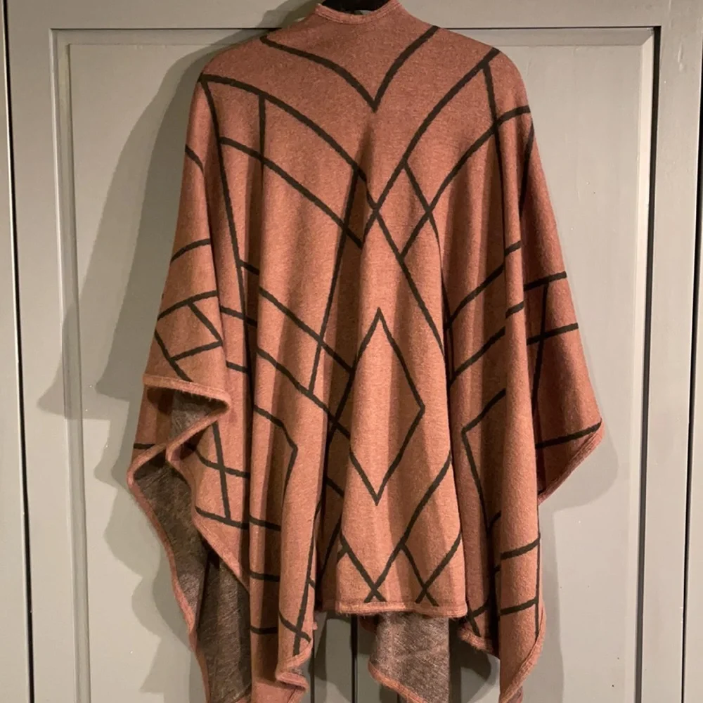 Poncho - Picture 2 of 3